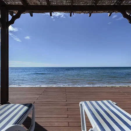 Classic Studio With Sea View شقة